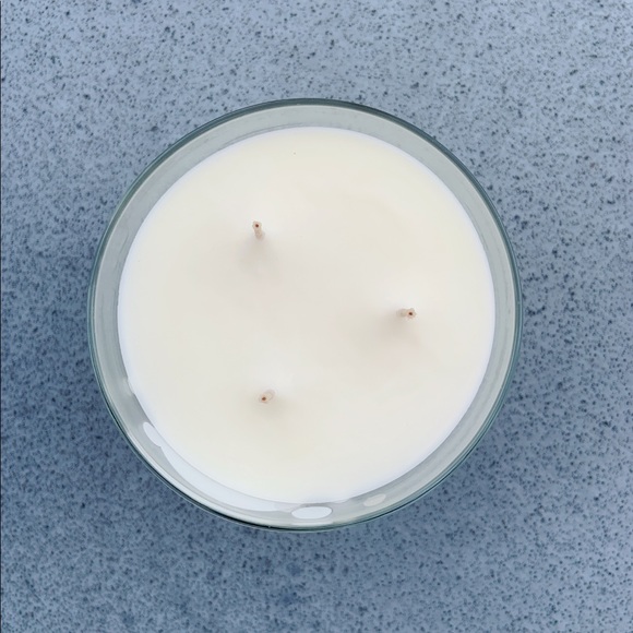 Bath and body works Berry waffle cone candle - Picture 7 of 7
